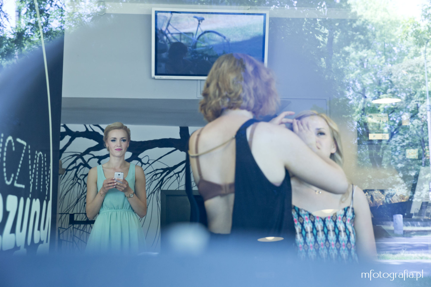 fotografia Panny Młodej w salonie kosmetycznym